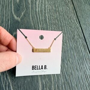 Gold Bar Initial Necklace "V"